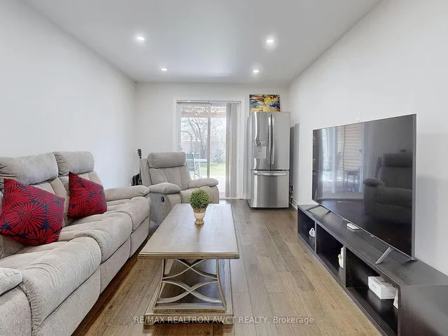 Additional image 16 of 26 Greyhound Dr