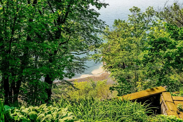 Additional image 3 of 3025 Queen St