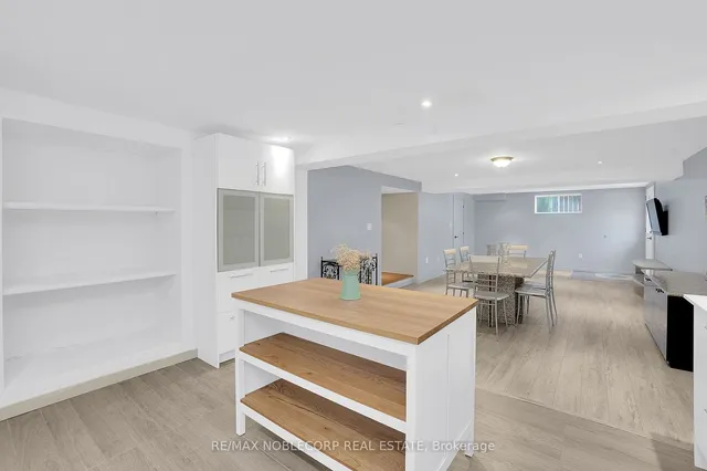 Additional image 35 of 35 Yorkdale Cres