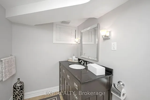 Additional image 32 of 102 Manning Ave