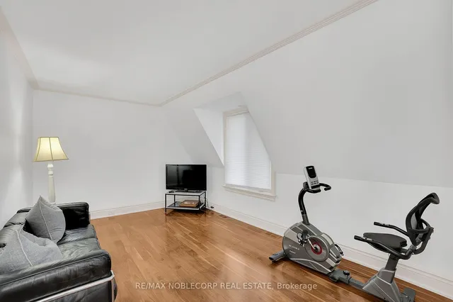 Additional image 29 of 35 Yorkdale Cres