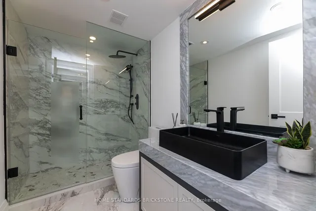 Additional image 31 of 66 Collier St Unit 9 D