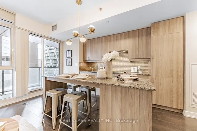 Additional image 7 of 426 University Ave Unit 1705