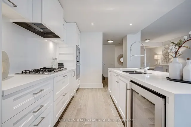 Additional image 14 of 118 Merchants' Wharf Unit 104