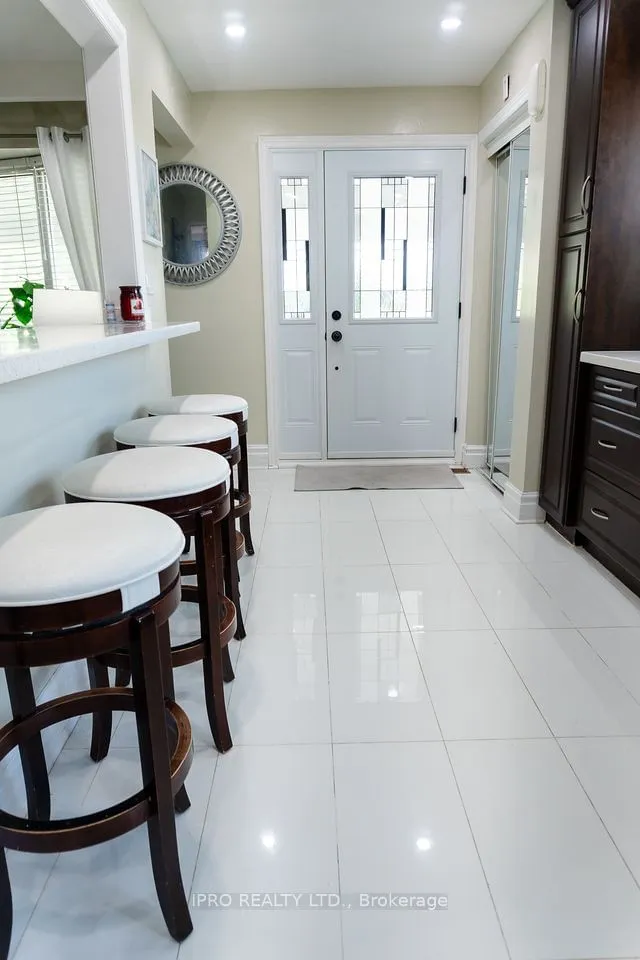 Additional image 31 of 11 Unser Gate