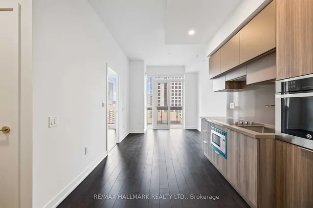 Additional image 7 of 39 Roehampton Ave Unit 1210