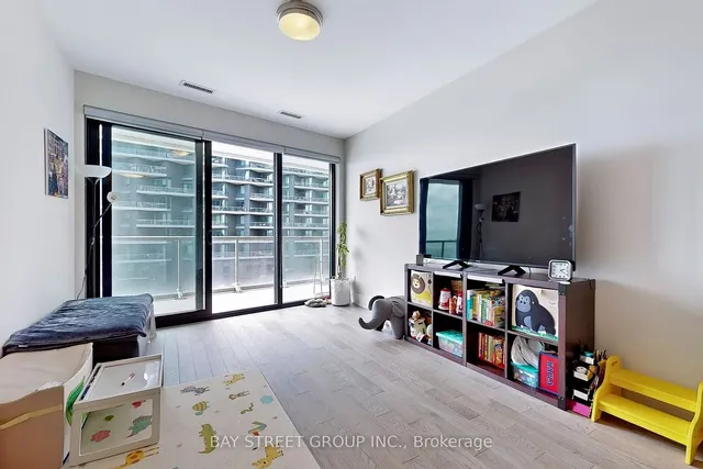 Additional image 11 of 118 Merchants' Wharf Unit 305