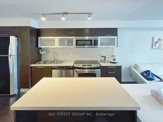 Additional image 13 of 386 Yonge St Unit 720