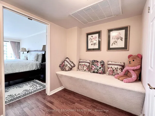 Additional image 19 of 65 Harbour Sq Unit 3001