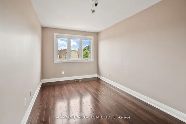 Additional image 22 of 31 Carnival Crt