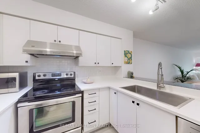 Additional image 17 of 95 Prince Arthur Ave Unit 311