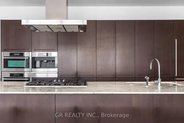 Additional image 8 of 180 University Ave Unit 5504