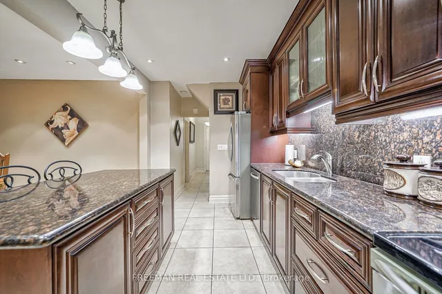 Additional image 6 of 1925 Dufferin St