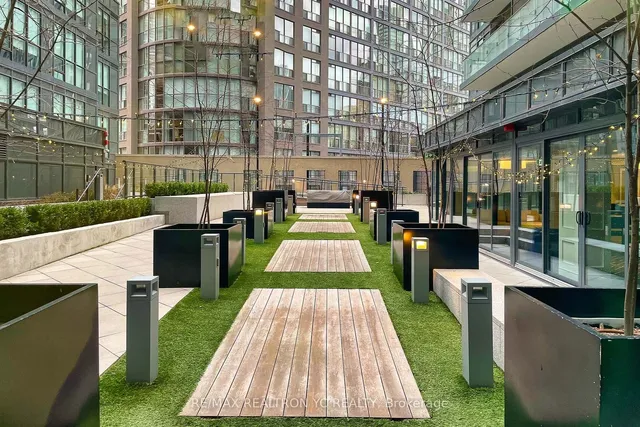 Additional image 32 of 955 Bay St Unit 3907