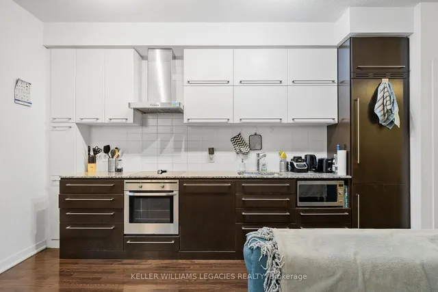 Additional image 7 of 770 Bay St Unit 413