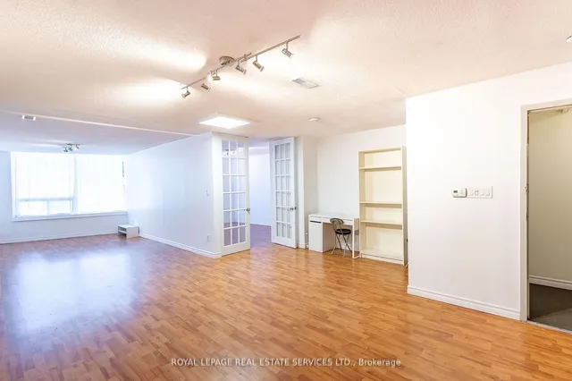 Additional image 4 of 2963 Dundas St