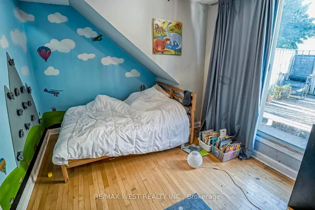 Additional image 16 of 98 Glendale Ave