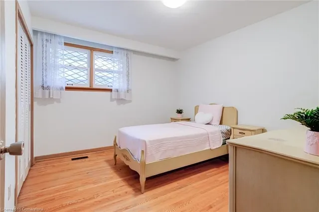 Additional image 29 of 18 Burnt Log Cres