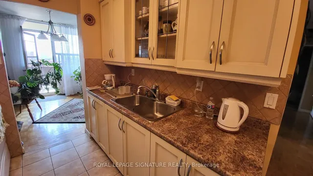 Additional image 7 of 5 Frith Rd Unit 912