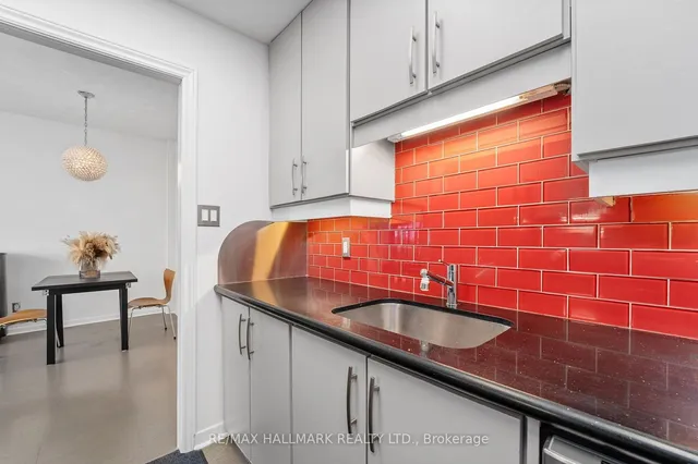 Additional image 14 of 300 Coxwell Ave Unit 508