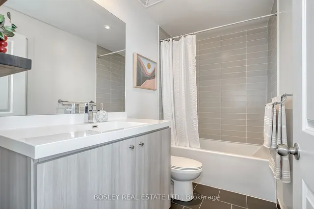 Additional image 23 of 105 George St Unit 1904