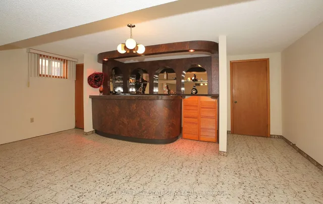 Additional image 22 of 112 Arleta Ave