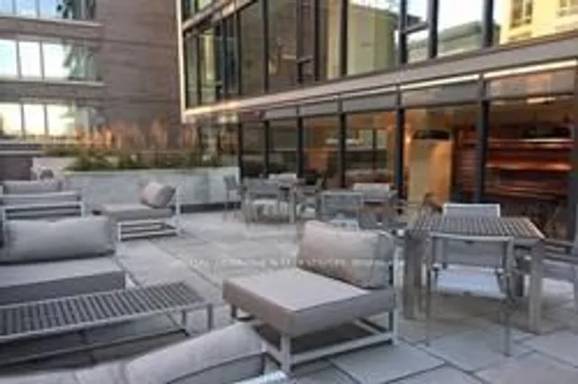 Additional image 11 of 111 Bathurst St Unit 423