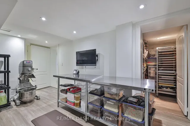 Additional image 34 of 550 Deloraine Ave