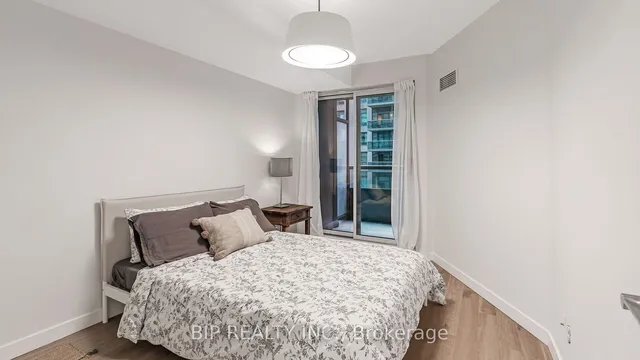 Additional image 21 of 30 Grand Trunk Cres Unit 315