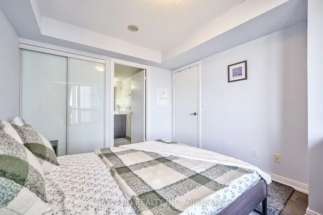 Additional image 31 of 255 Village Green Sq Unit 2204