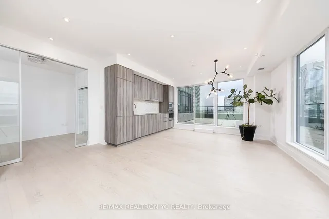 Additional image 12 of 955 Bay St Unit 3907