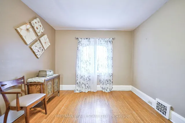 Additional image 10 of 1925 Dufferin St