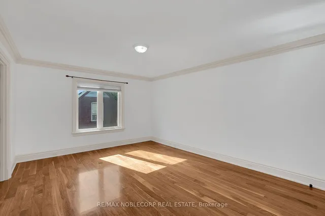 Additional image 27 of 35 Yorkdale Cres