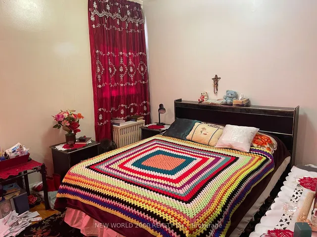 Additional image 36 of 2011 Eglinton Ave