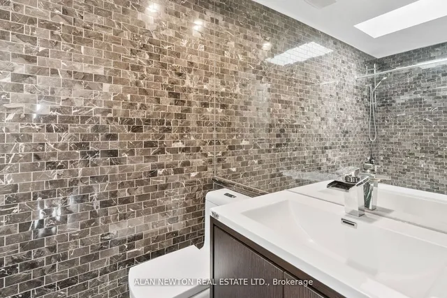 Additional image 24 of 31 Carnival Crt