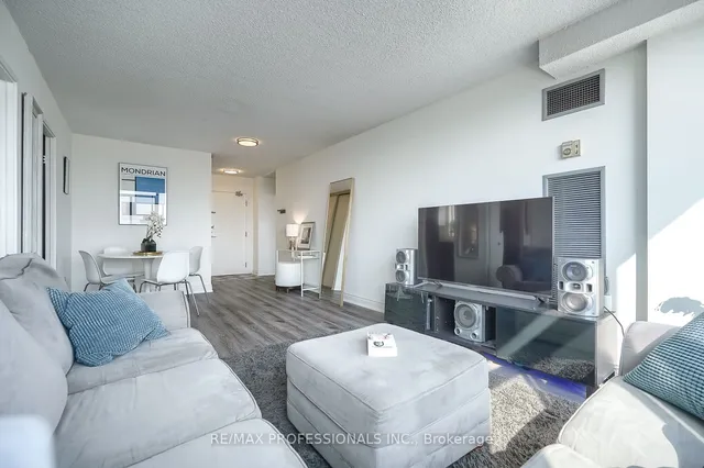 Additional image 10 of 3000 Bathurst St Unit 1205