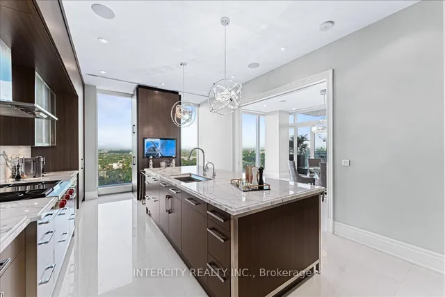 Additional image 16 of 50 Yorkville Ave Unit 4001