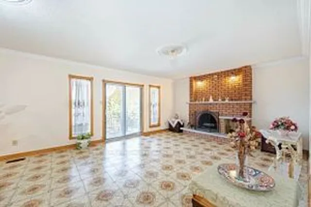 Additional image 3 of 10 Larchmere Ave