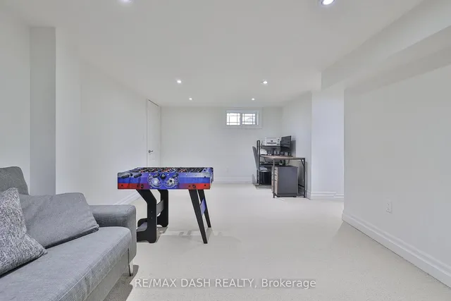 Additional image 32 of 550 Deloraine Ave