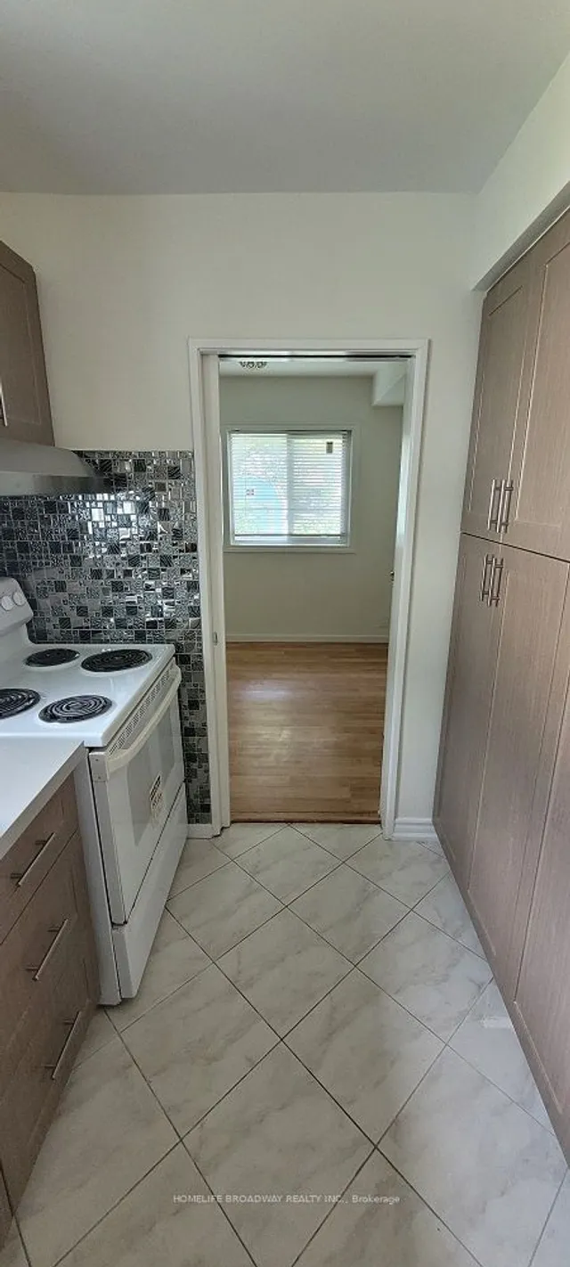 Additional image 8 of 71 Oakley Blvd