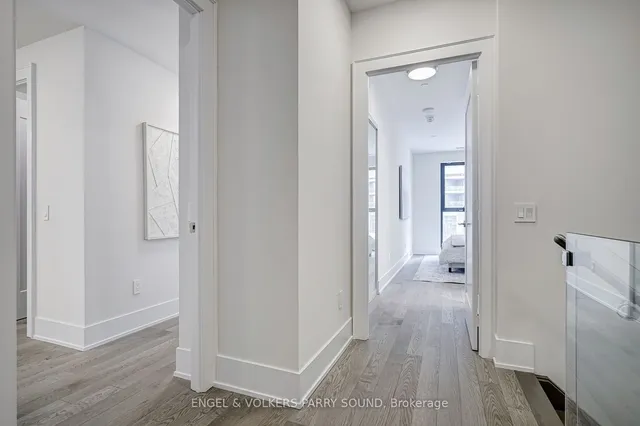 Additional image 22 of 118 Merchants' Wharf Unit 104