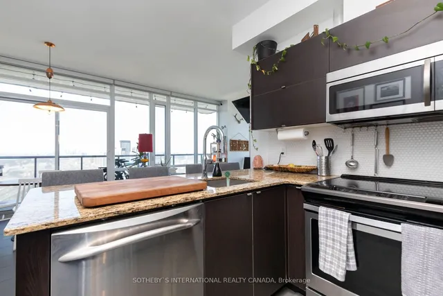 Additional image 15 of 170 Fort York Blvd Unit 2502