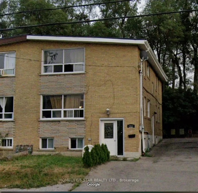 2957 Lawrence Ave