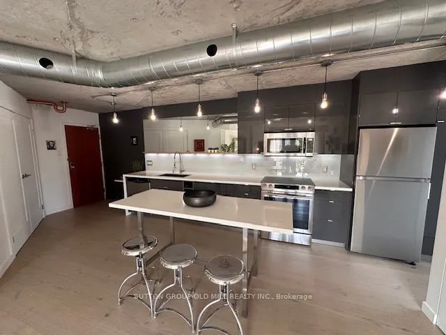 Additional image 7 of 456 College St Unit 211