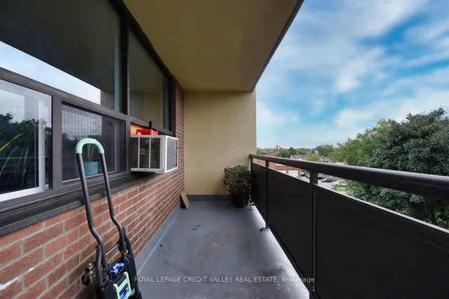 Additional image 28 of 5 Frith Rd Unit 410