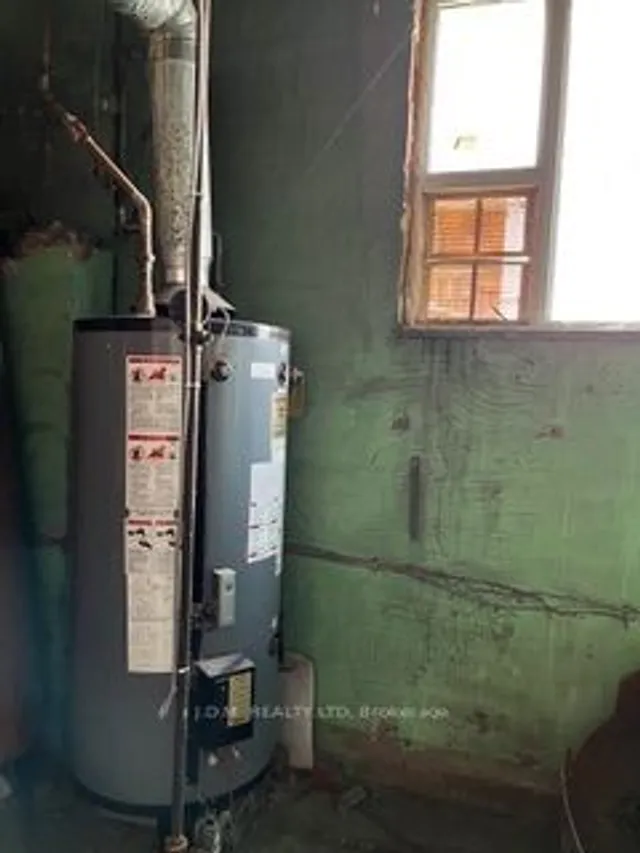 Additional image 10 of 2422 Keele St