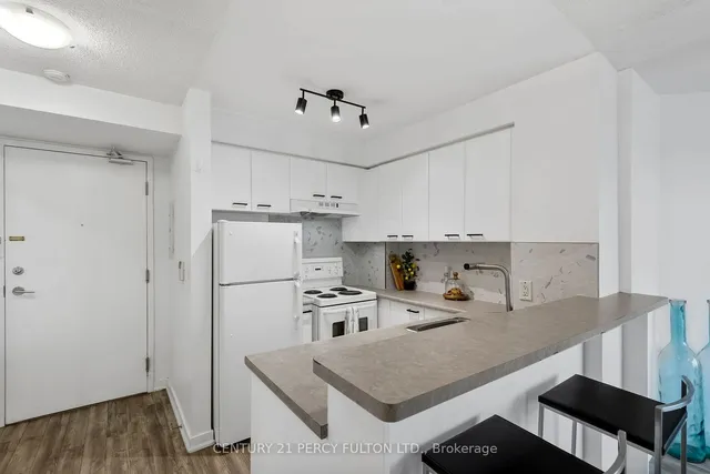 Additional image 10 of 36 Lee Centre Dr Unit 812