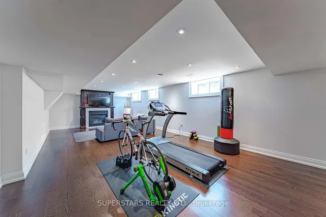 Additional image 18 of 643 Glencairn Ave