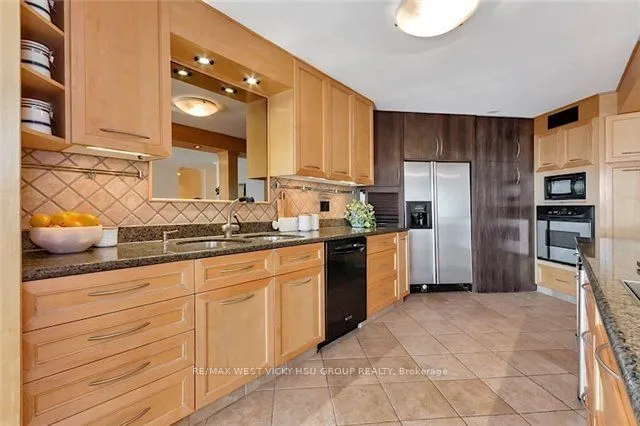 Additional image 11 of 130 Carlton St Unit 1505