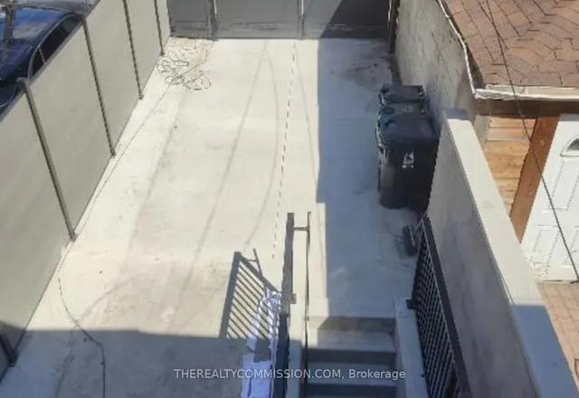 Additional image 35 of 613 Dufferin St